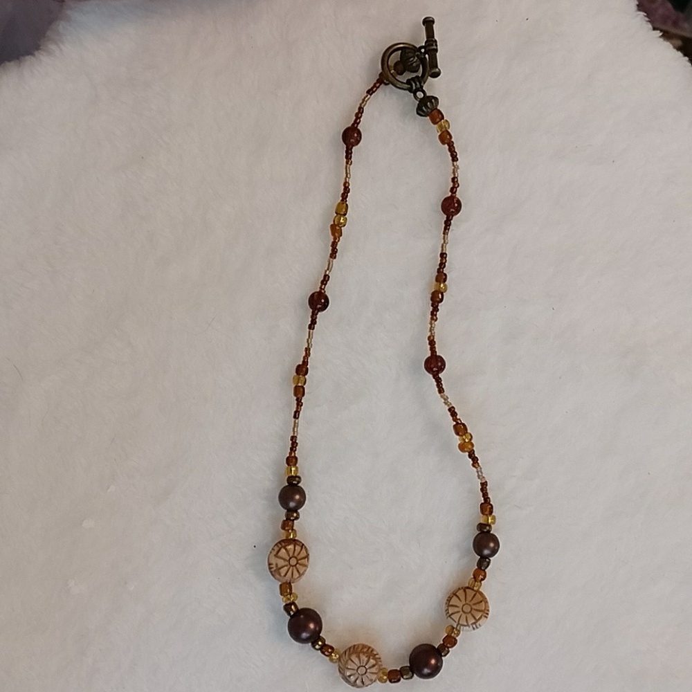 Design Hand beaded necklace with toggle